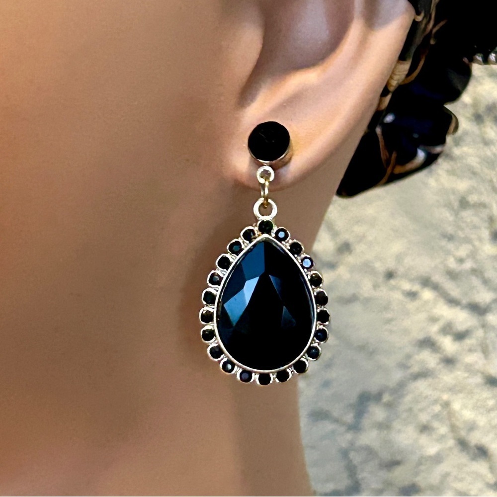 Stylish Black Glass & Gold Teardrop Earrings